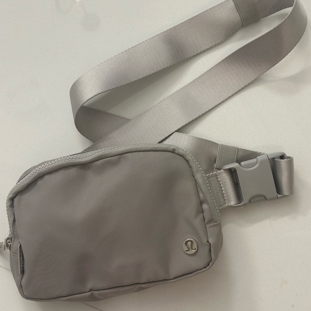 Everywhere Belt Bag. Lululemon Athletica  NWOT Silver crossbody or Belt Bag